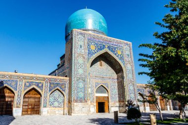 Madrasah Ttilla-kari 'nin (Tilya Kori) Avlusu Semerkant, Özbekistan, Orta Asya' daki Registan Meydanı