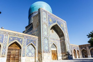 Madrasah Ttilla-kari 'nin (Tilya Kori) Avlusu Semerkant, Özbekistan, Orta Asya' daki Registan Meydanı
