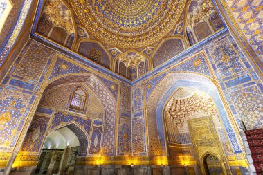 Tilya-Kori Madrasah 'ın Semerkant, Özbekistan, Orta Asya' daki Registan Meydanı
