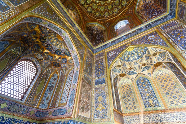 Interior Adornado Del Ulugh Beg Madrasah Registan Samarkand Uzbekistan Asia — Foto de Stock