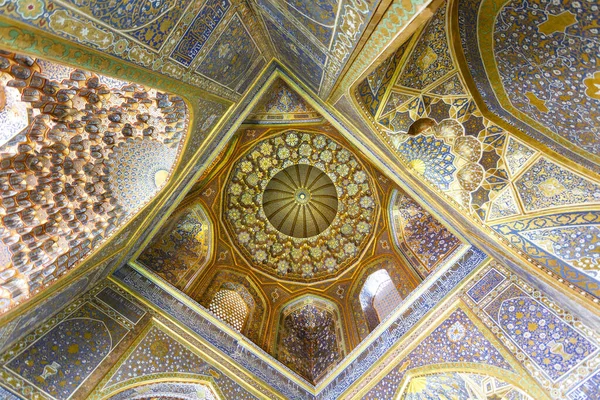 Interior Adornado Del Ulugh Beg Madrasah Registan Samarkand Uzbekistan Asia — Foto de Stock