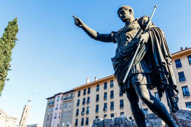 Zaragoza, İspanya 'da Roma İmparatoru Gaius Julius Caesar Augustus' un bronz heykeli.