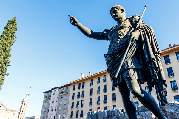 Estatua Bronce Del Emperador Romano Cayo Julio César Augusto Zaragoza —  Fotos de Stock