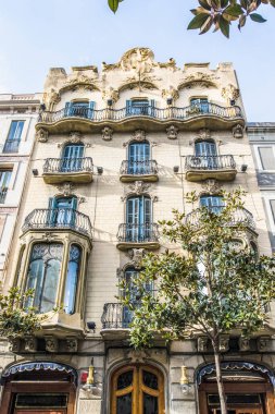 Gracia, Barcelona, İspanya ve Avrupa 'da Modernismo tarzı bir apartman binası.