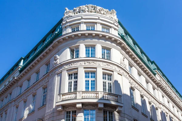 Voorzijde Van Het Sierlijke Historische Appartementencomplex Het Centrum Van Wenen — Stockfoto