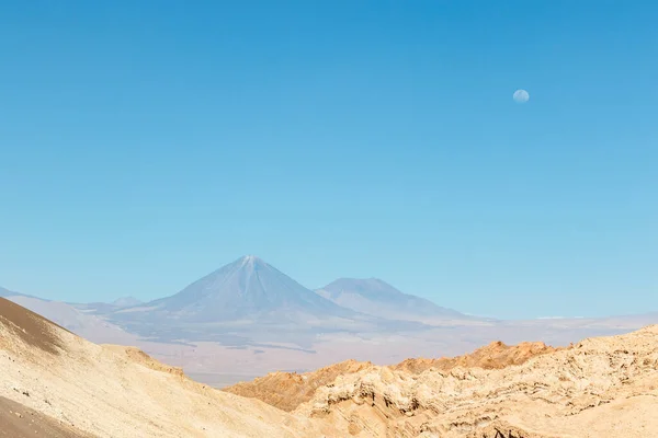 Valle Luna Pustyni Atacama Tle Wulkan Licancabour Antofagasta Chile Ameryka — Zdjęcie stockowe