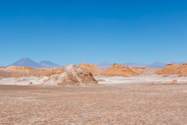 Valle Luna Deserto Atacama Com Vulcão Licancabour Fundo Antofagasta Chile — Fotografia de Stock