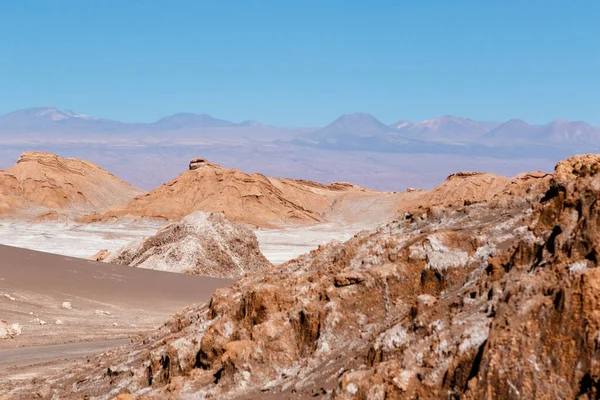 Valle Luna Desierto Atacama Con Volcán Licancabour Fondo Antofagasta Chile —  Fotos de Stock