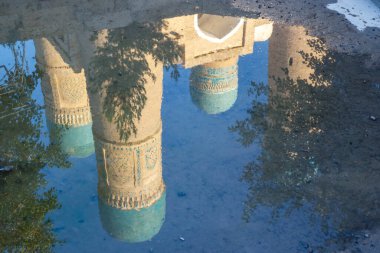 Chor Minor Madrassah 'ın dış yüzme havuzu, Buhara, Özbekistan, Orta Asya