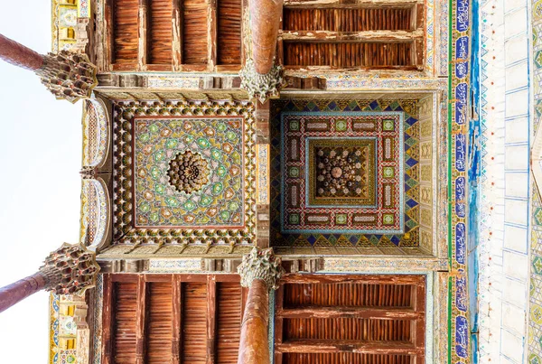 ウズベキスタンのブハラにあるボロ ハウズ モスクの外観 — ストック写真