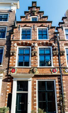 Tarihsel Haarlem, Noord-Holland, Hollanda, Hollanda 'nın merkezindeki Goltzius ve Saenredam ressamlarının evinin dışında.