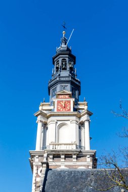 Amsterdam, Noord-Holland, Hollanda 'daki Zuiderkerk kilisesi ve çan kulesinin dışında.