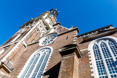 Amsterdam, Noord-Holland, Hollanda 'daki Zuiderkerk kilisesi ve çan kulesinin dışında.