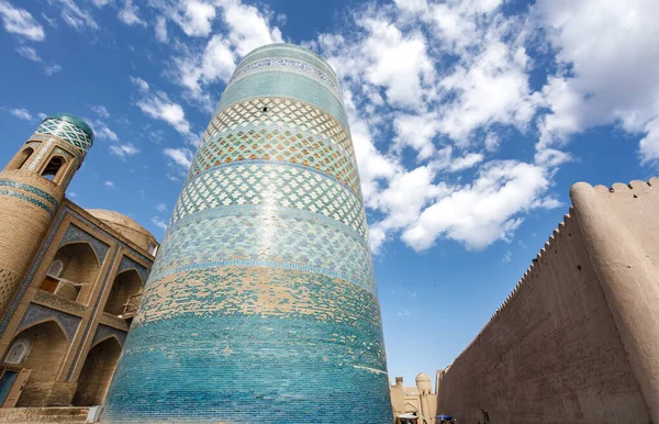 Muhammed Emin Han Madrassah ve Khiva, Özbekistan 'daki Kalta Minor Minaresi, Orta Asya