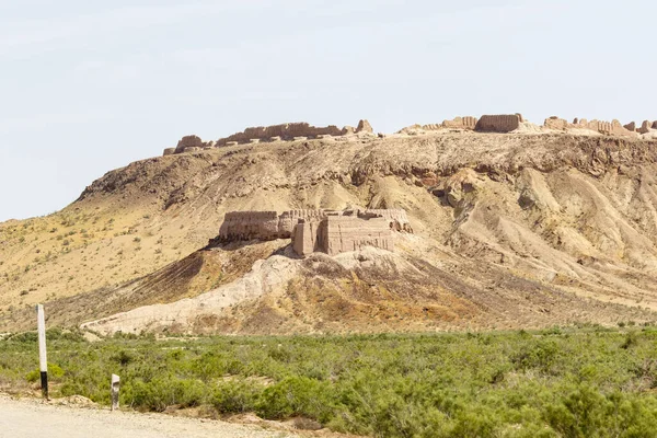 Widok Pustynny Zamek Ayaz Kala Pustyni Kyzylkum Północnym Uzbekistanie Azja — Zdjęcie stockowe