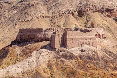 Kuzey Özbekistan, Orta Asya 'daki Kyzylkum Çölü' ndeki Ayaz Kala çöl kalesine bakın.