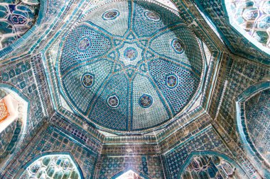 Semerkant, Özbekistan, Orta Asya 'daki Şirin Beka Oka mozolesinin (Şah-i-Zinda Topluluğu) içi