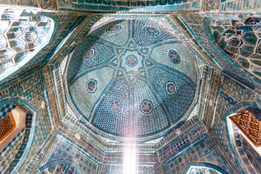 Semerkant, Özbekistan, Orta Asya 'daki Şirin Beka Oka mozolesinin (Şah-i-Zinda Topluluğu) içi