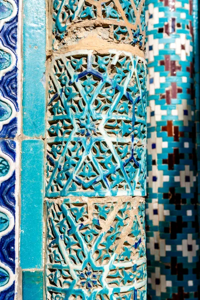 Semerkand, Özbekistan, Orta Asya 'daki Şah-i-Zinda Topluluğunun süslü detayları