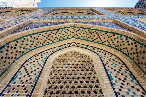 ウズベキスタン ブハラ中央アジアの中心部に位置するミール アラブ マドラサの外観 — ストック写真