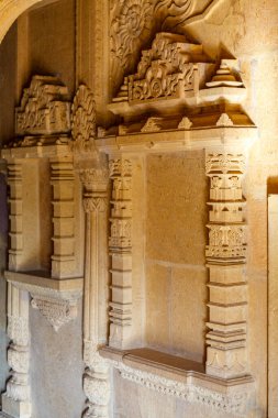 Jaisalmer bölgesinde, Rajasthan, Hindistan ve Asya 'daki Jain tapınağının içi.