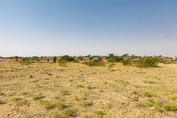 Pequeño Pueblo Con Casas Cabañas Desierto Thar Cerca Jaisalmer Rajastán —  Fotos de Stock