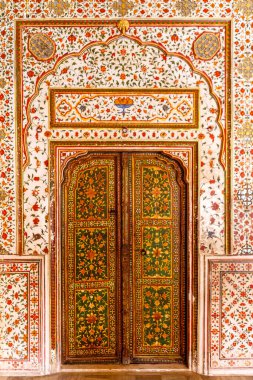 Lalgarh Sarayı 'nın zengin süslü giriş kapısı, Bikaner, Rajasthan, Hindistan, Asya