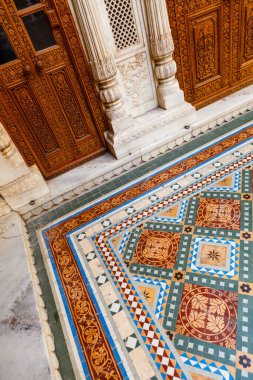 Zengin dekore edilmiş kapılar ve zemin Lalgarh Sarayı, Bikaner, Rajasthan, Hindistan, Asya