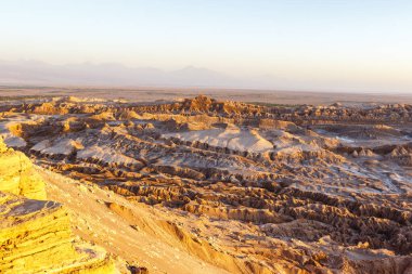 Kuzey Şili, Güney Amerika 'daki Atakama Çölü' ndeki Valle de la Luna Ay Vadisi 'nde gün batımı