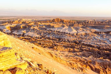 Kuzey Şili, Güney Amerika 'daki Atakama Çölü' ndeki Valle de la Luna Ay Vadisi 'nde gün batımı