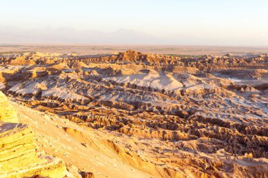 Kuzey Şili, Güney Amerika 'daki Atakama Çölü' ndeki Valle de la Luna Ay Vadisi 'nde gün batımı