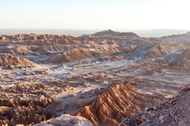Kuzey Şili, Güney Amerika 'daki Atakama Çölü' ndeki Valle de la Luna Ay Vadisi 'nde gün batımı