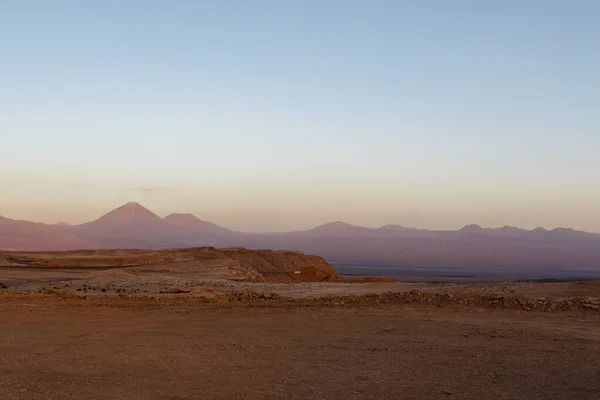 Pôr Sol Vale Lua Valle Luna Com Vulcão Licancabur Atacama — Fotografia de Stock
