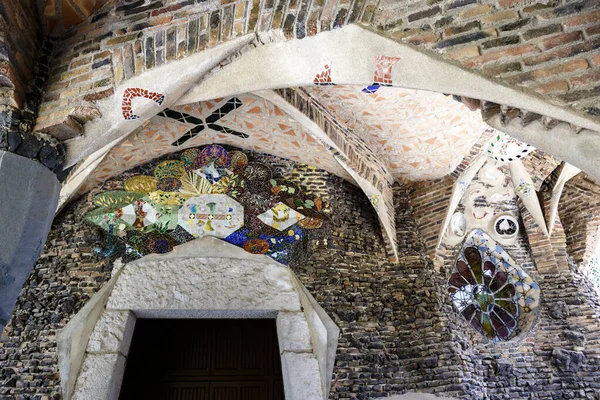 Gaudi Nin Colonia Guell Katalonya Spanya Avrupa Daki Mezarının Dışında — Stok fotoğraf