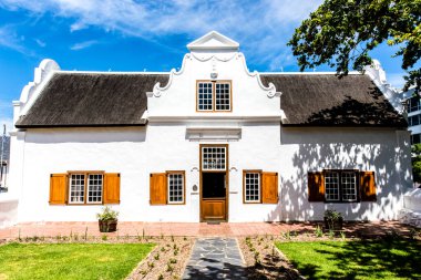 Stellenbosch, Batı Burnu, Güney Afrika, Afrika 'da Hollanda Burnu mimarisi tarzında eski bir Beyaz Saray' ın dışı.