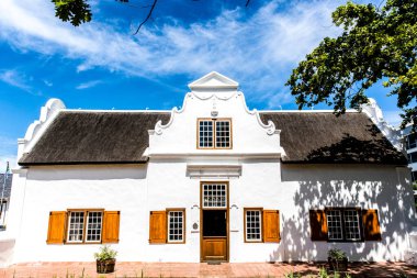Stellenbosch, Batı Burnu, Güney Afrika, Afrika 'da Hollanda Burnu mimarisi tarzında eski bir Beyaz Saray' ın dışı.