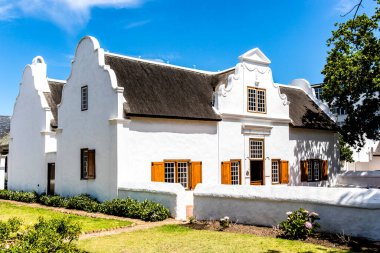 Stellenbosch, Batı Burnu, Güney Afrika, Afrika 'da Hollanda Burnu mimarisi tarzında eski bir Beyaz Saray' ın dışı.