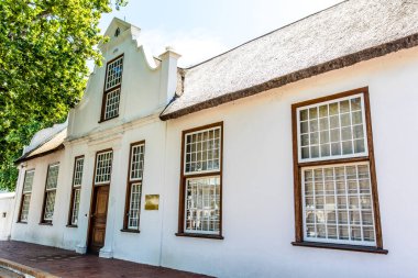 Stellenbosch, Batı Burnu, Güney Afrika, Afrika 'da Hollanda Burnu mimarisi tarzında eski bir Beyaz Saray' ın dışı.