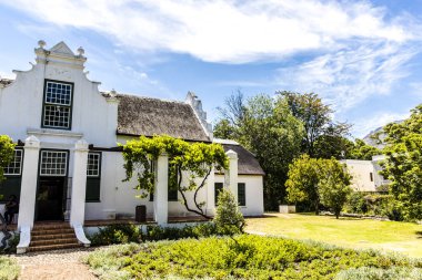 Stellenbosch, Batı Burnu, Güney Afrika, Afrika 'da Hollanda Burnu mimarisi tarzında eski bir Beyaz Saray' ın dışı.