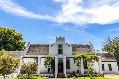 Stellenbosch, Batı Burnu, Güney Afrika, Afrika 'da Hollanda Burnu mimarisi tarzında eski bir Beyaz Saray' ın dışı.