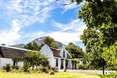 Stellenbosch, Batı Burnu, Güney Afrika, Afrika 'da Hollanda Burnu mimarisi tarzında eski bir Beyaz Saray' ın dışı.