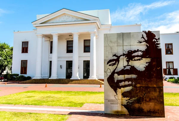 Wygląd Klasycznego Pięknego Budynku Portret Nelsona Mandeli Mieście Stellenbosch Cape — Zdjęcie stockowe