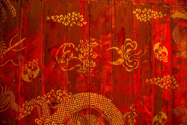 Красный Потолок Золотыми Символами Ват Чом Пхет Храм Холма Районе — стоковое фото