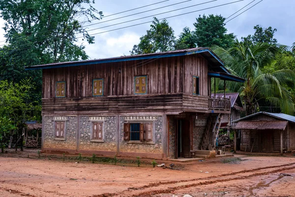 Drewniany Dom Miejscowości Borhia Wzdłuż Rzeki Mekong Luang Prabang Laos — Zdjęcie stockowe