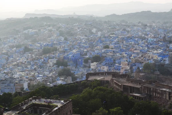 查看Mehrangarh要塞和亚洲拉贾斯坦邦Jodhpur蓝色城市的防御工事 — 图库照片