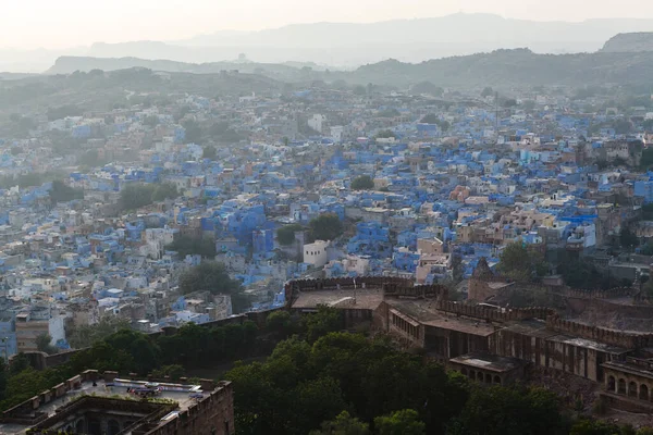 Προβολή Των Οχυρώσεων Του Φρουρίου Mehrangarh Και Της Μπλε Πόλης — Φωτογραφία Αρχείου