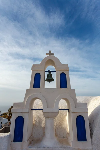 Weiße Griechisch Orthodoxe Kirche Mit Glockenturm Oia Santorin Kykladen Griechenland — Stockfoto