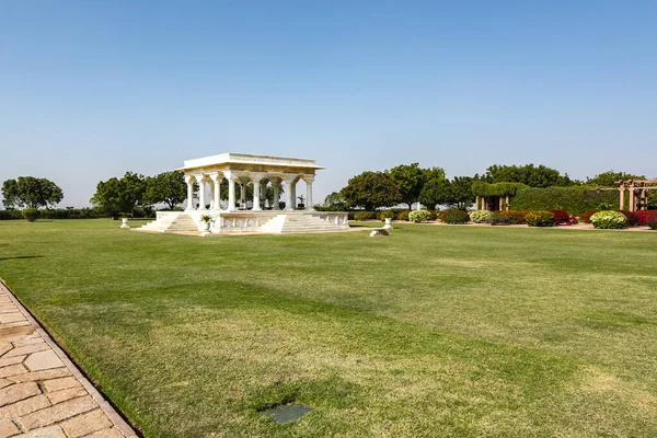 Jodhpur 'daki Umaid Bhawan Sarayı Bahçeleri (Maharadja Umaid Singh tarafından inşa edilmiştir), Rajasthan, Hindistan Asya