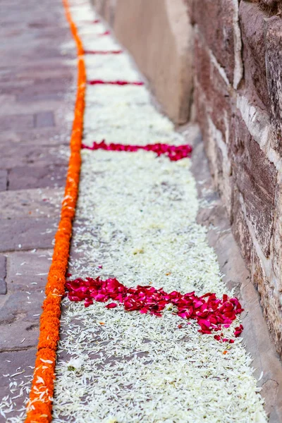 インド ラジャスタン州ジョードプルのメフランジュ砦での王室の結婚式のマリーゴールドの花の装飾アジア — ストック写真