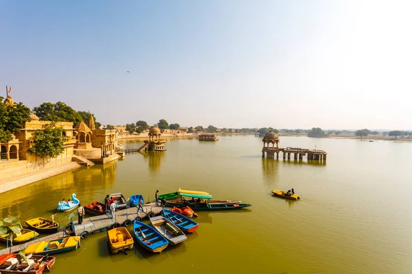 ガジザール湖はかつてインドのラジャスタン州ジャイサルマーで唯一の水源だったことがあります — ストック写真